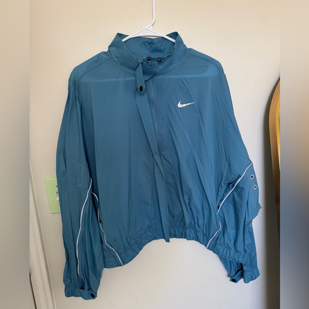 Nike Cropped Water Resistant Jacket, Large